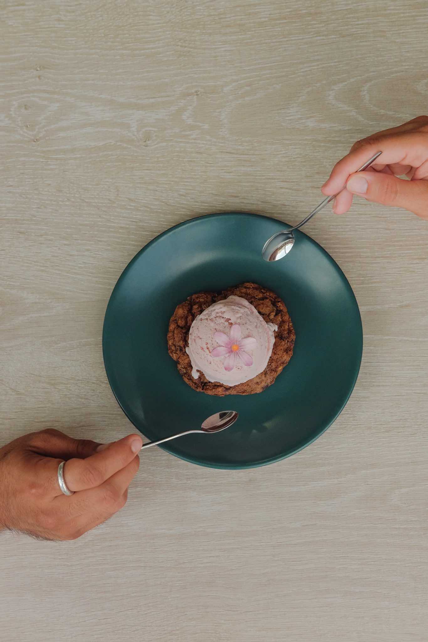 Man and woman holding spoons about to eat ice cream on plate for ice cream shop photoshoot in Valladolid, Mexico